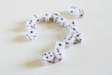 EP Perles dés blancs plastique,bijoux enfants,perles plastique, fabrication bijoux,atelier enfant,perles jeux, x 50,G2673