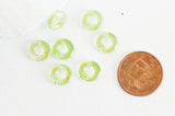 Pendentif donut verre vert et feuille d'or, un pendentif rond verre pour vos créations de bijoux,15x3mm, x 10,G3300