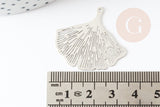 Pendentif estampe filigrane feuille gingko laiton argenté, Pendentif très fin et léger ,30x33mm, x2 (G5151)