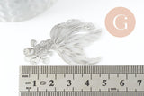 Pendentif estampe filigrane poisson japonais laiton argenté 48mm, x2 (G3693)