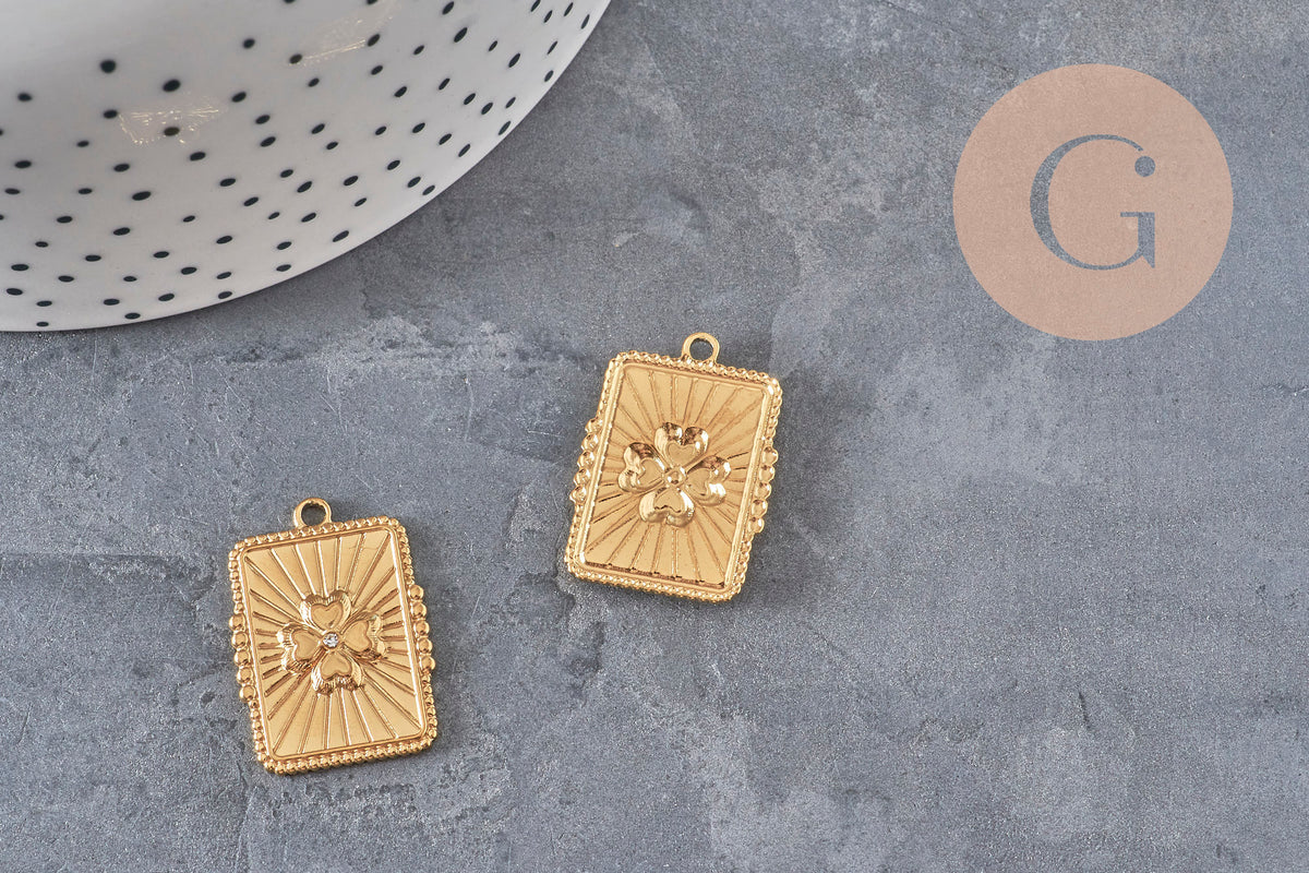 Pendentif rectangulaire doré en acier inoxydable 25mm avec trèfle à quatre feuilles et zircon central.