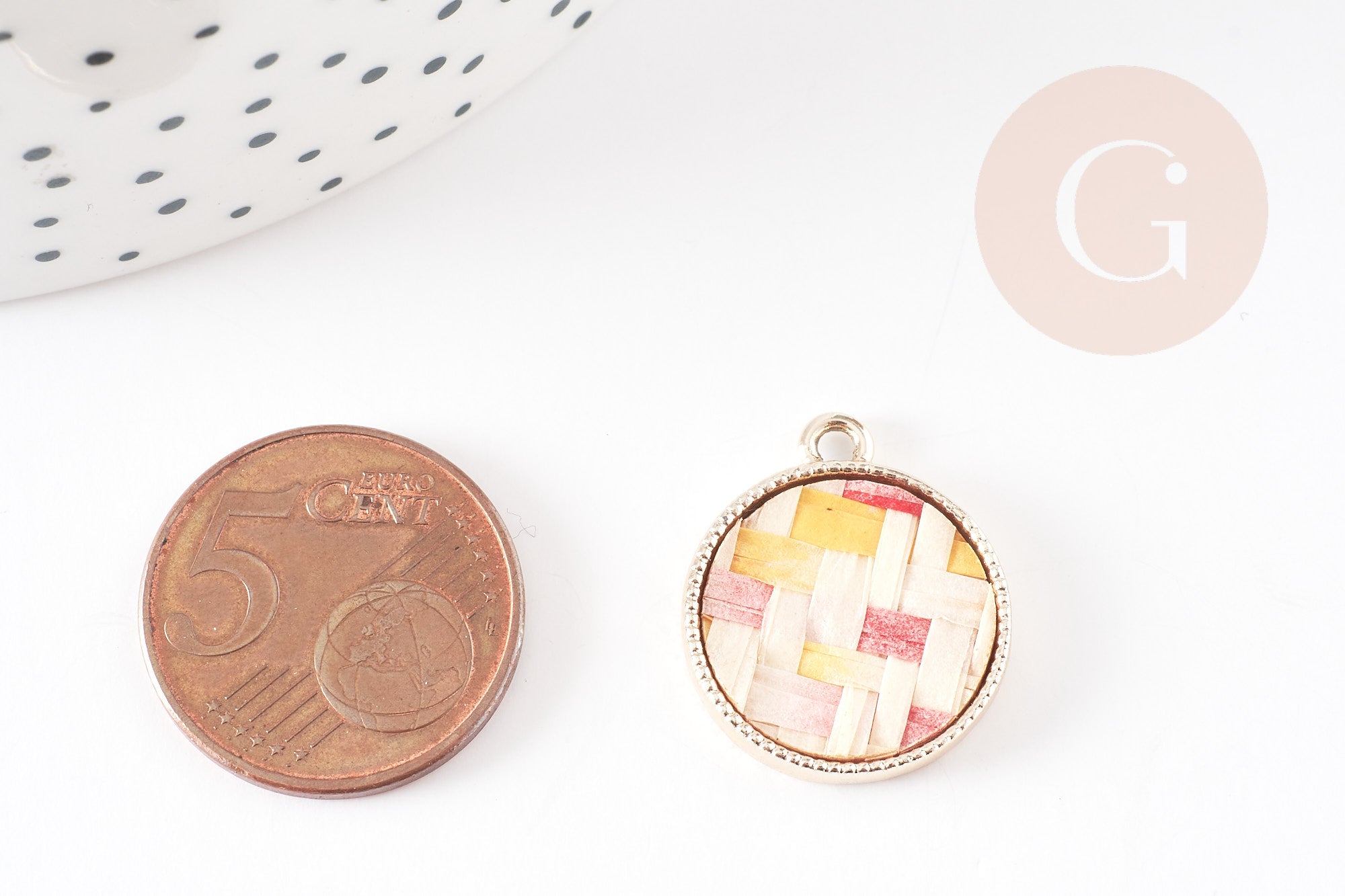 Pendentif rond textile tissé multicolore et support doré, un pendentif pour création de bijoux coloré, x2 G5675