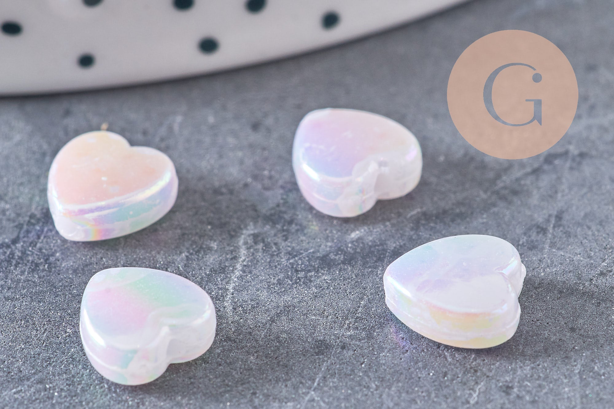 Perle coeur plastique acrylique blanc irisé 8mm, x30 (5.7gr) (G3490)