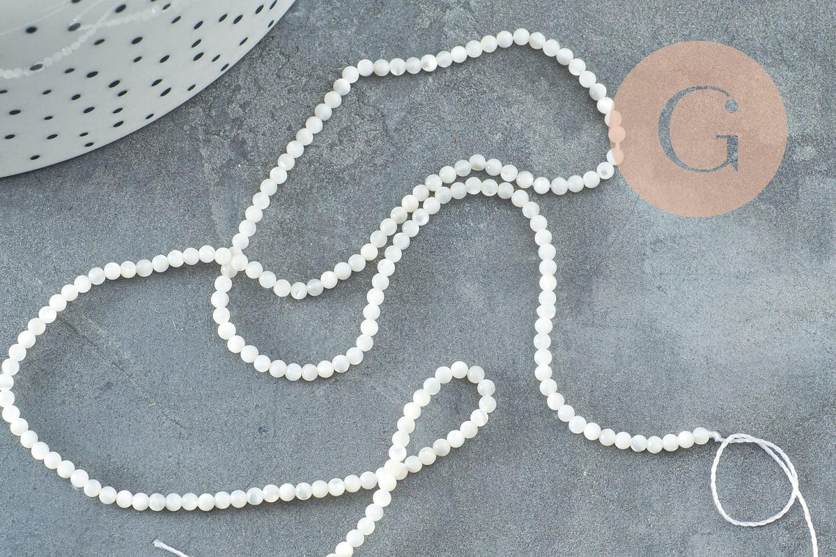 Perle ronde nacre coquillage blanc 2mm, x1 fil de 39cm (G5590)