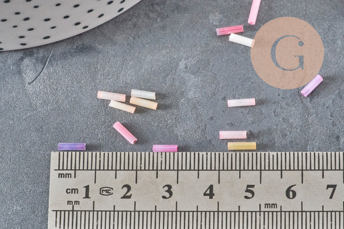 Perles rocaille Tube pastel multicolore 6x2mm, x 10gr (G1651)