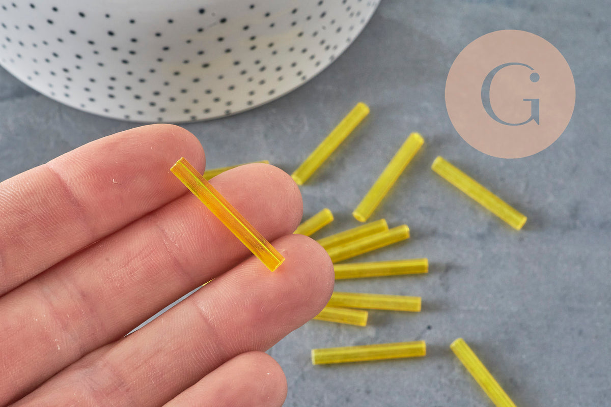 Perles rocaille Tube rocaille jaune translucide jaune, 28mm, x 10gr G4391