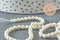Perles rondes coquillage naturel blanche nacrées 4mm, x1 fil de 40cm (G10132)