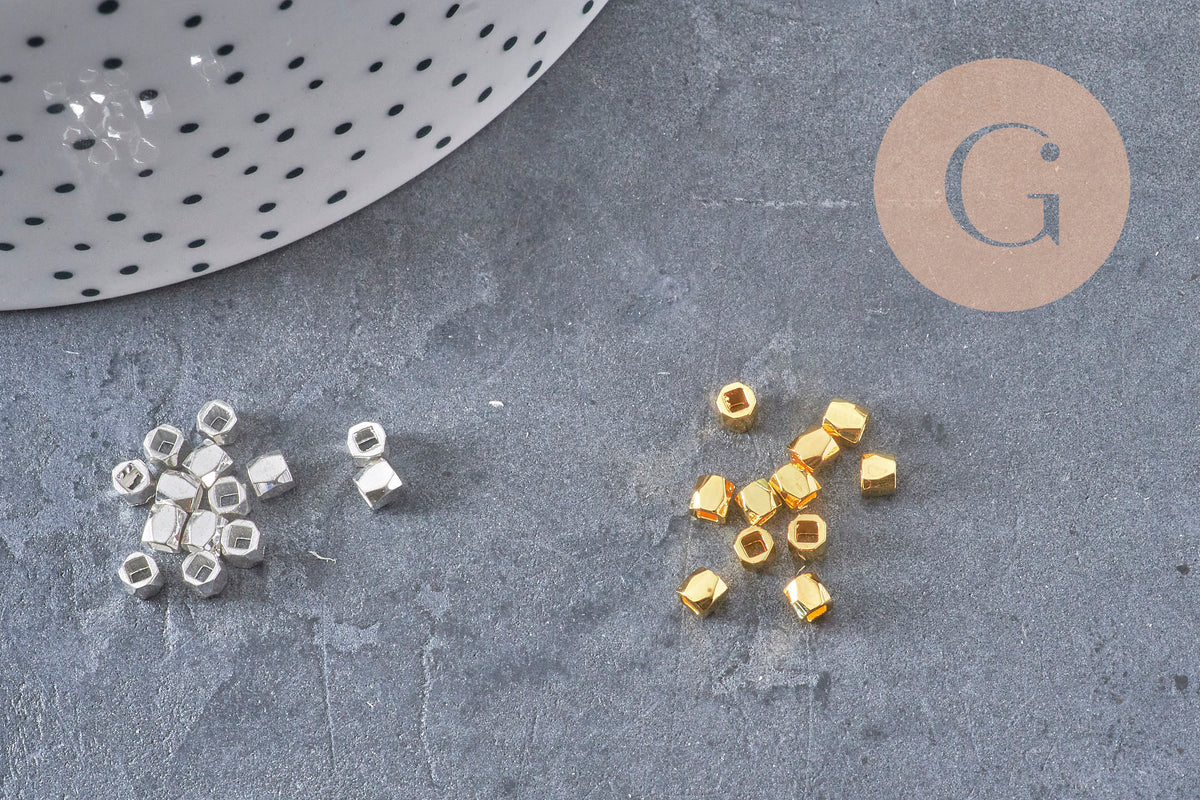 Cuentas espaciadoras facetadas, latón plateado o dorado, 3x3 mm, x50 (G9906)