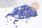 Sable chips verre bleu métal 1.5~2mm non percé, x10gr (G0875)